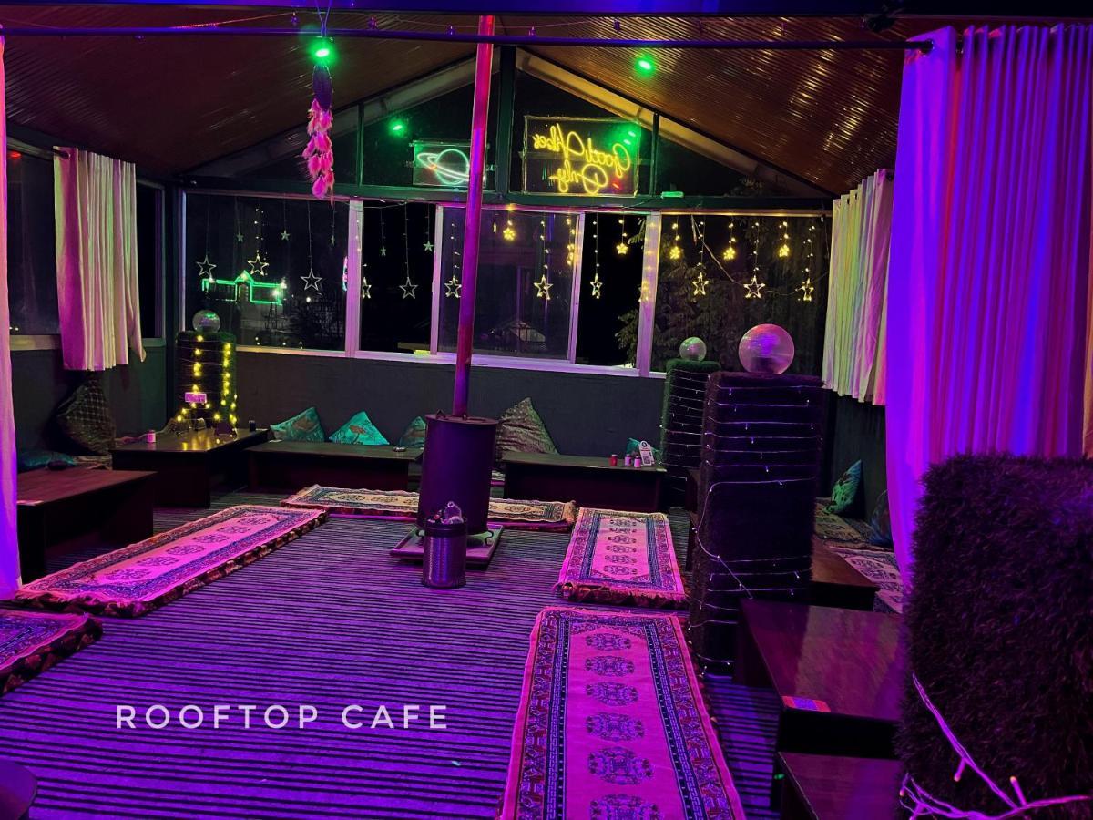 I Love Kasol Hostel & Rooftop Cafe Exterior foto